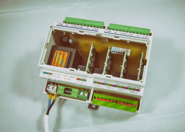 Čtyřnásobný převodník RS232 na RS485